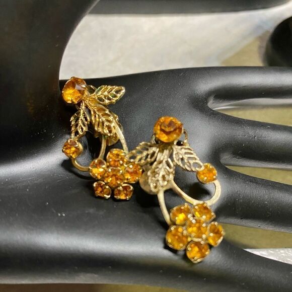 𝅺VINTAGE floral clip earrings - Picture 1 of 2